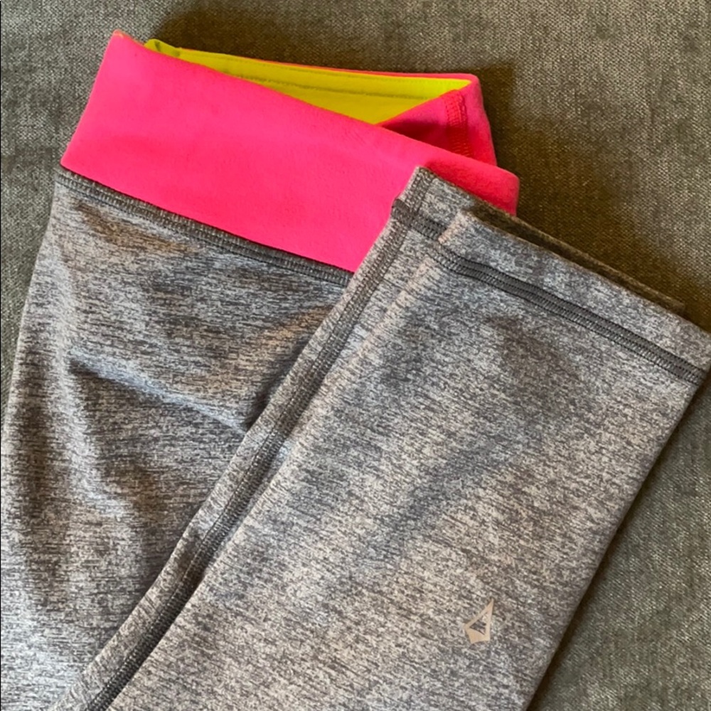 IVIVVA Reversible Rhythmic Crop Pant Size 14